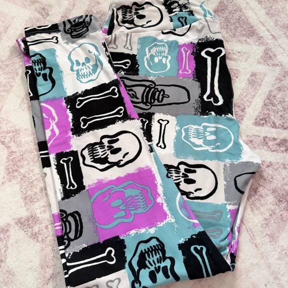LuLaRoe Multicolor Skull Pattern Leggings - Picture 1 of 2